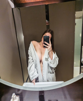 Khloe roy