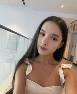 Nicole 